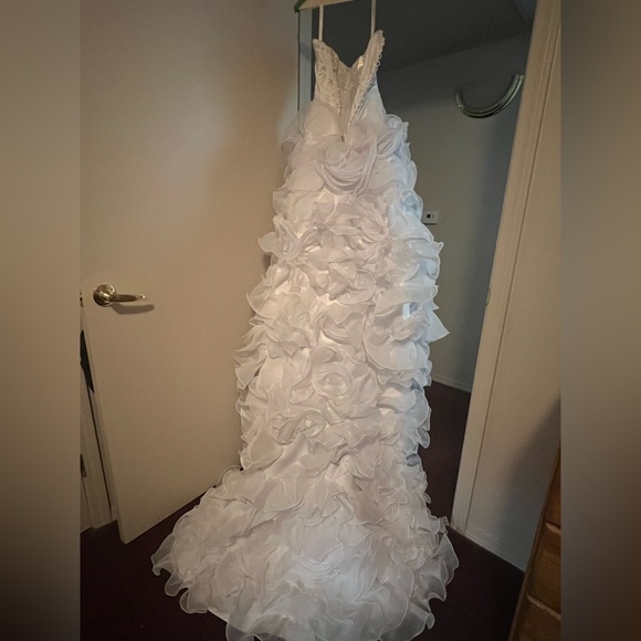 Wedding Dress with matching shoulder cover - size 8 - Picture 4 of 6